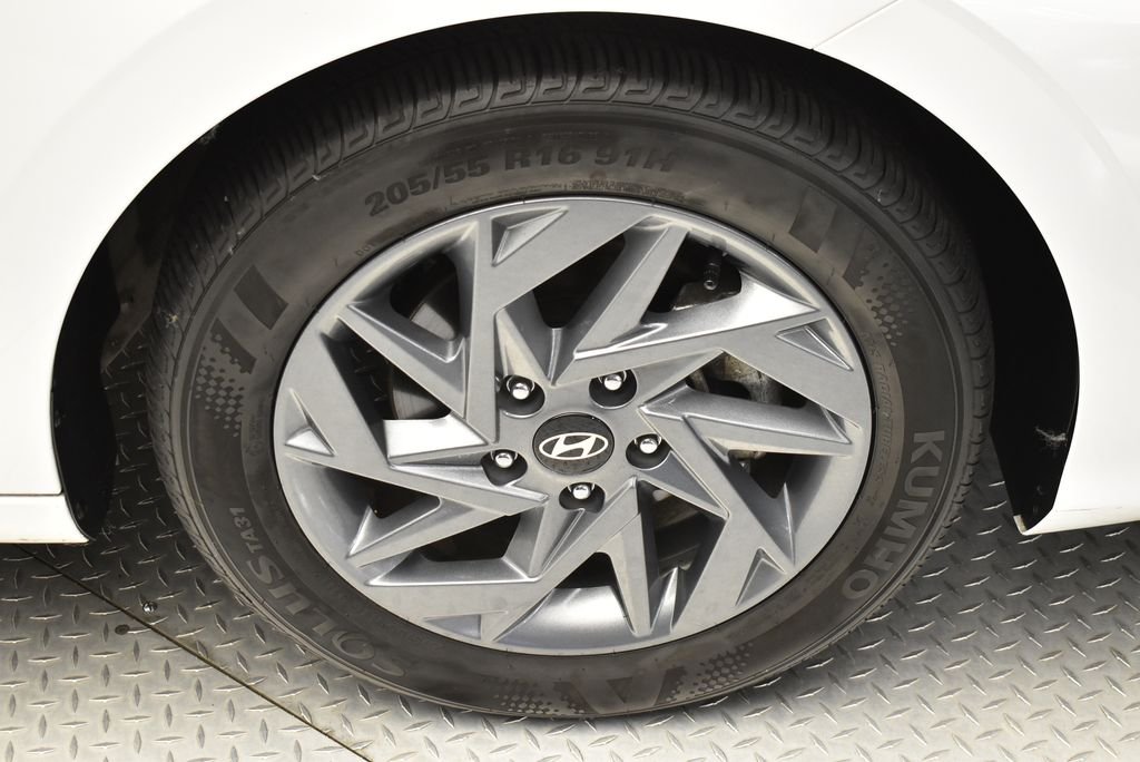 Used 2024 White Hyundai SEL image 31