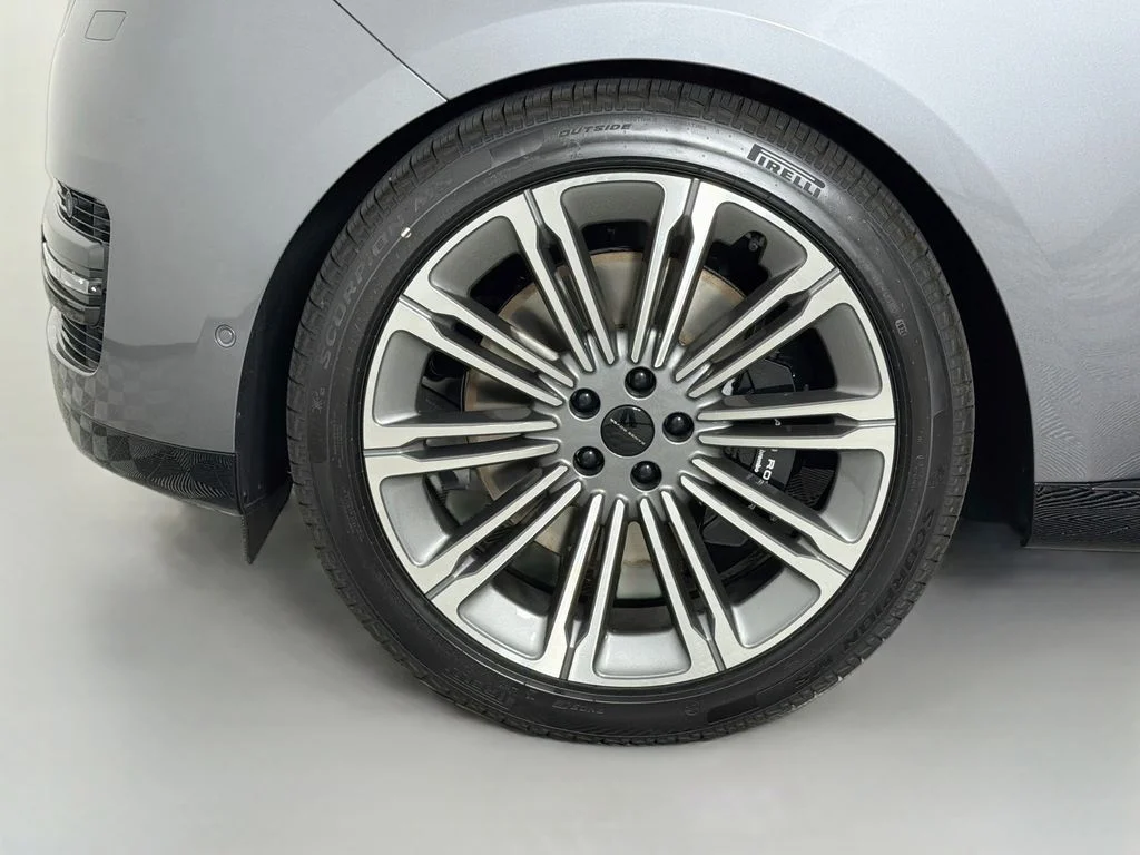 New 2026 Eiger Grey Land Rover SE image 33