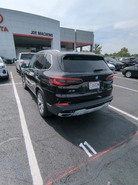 Used 2022 Black BMW xDrive45e image 9
