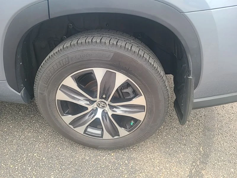 Used 2021  Toyota XLE image 9