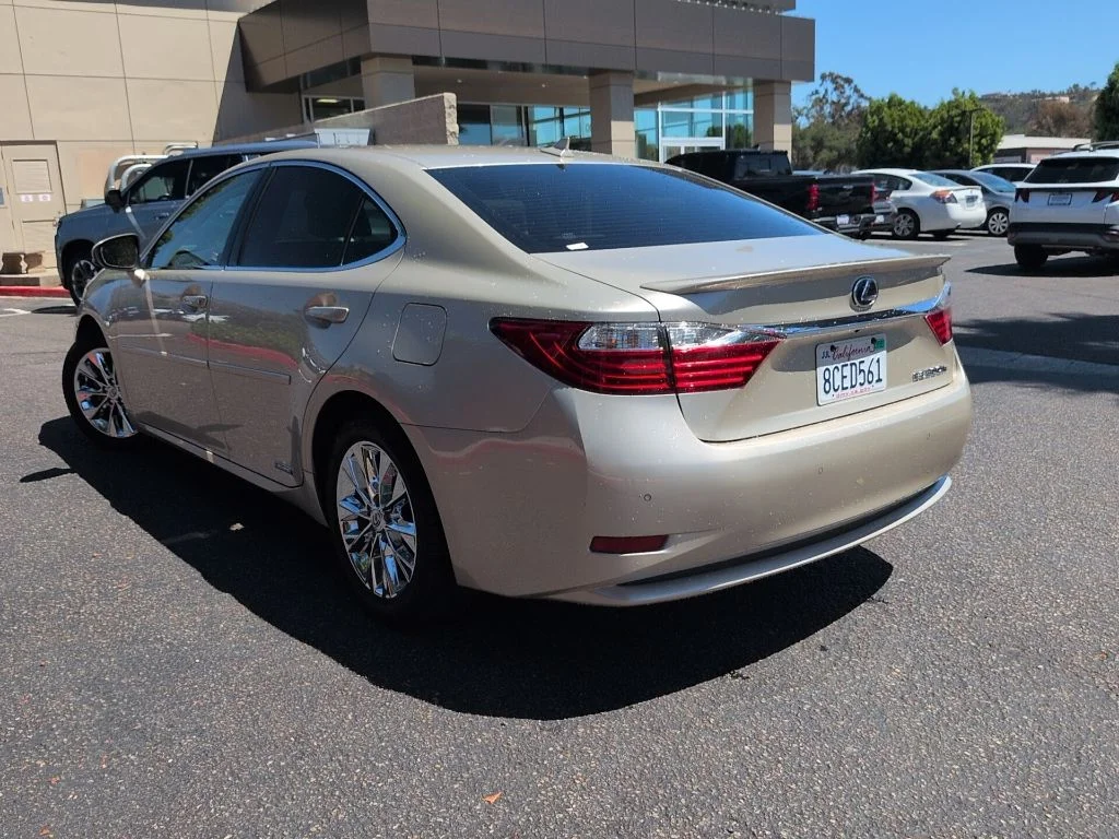 Used 2014 Beige Lexus 300h image 5