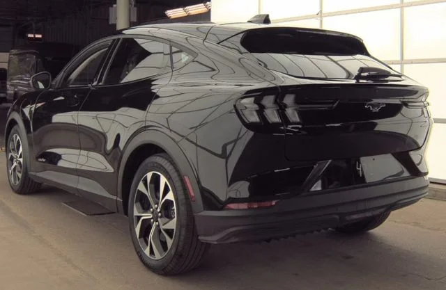 Used 2025 Shadow Black Ford Select image 8