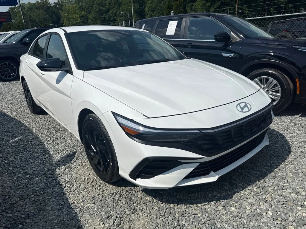 Used 2026 White Hyundai SEL Sport image 2