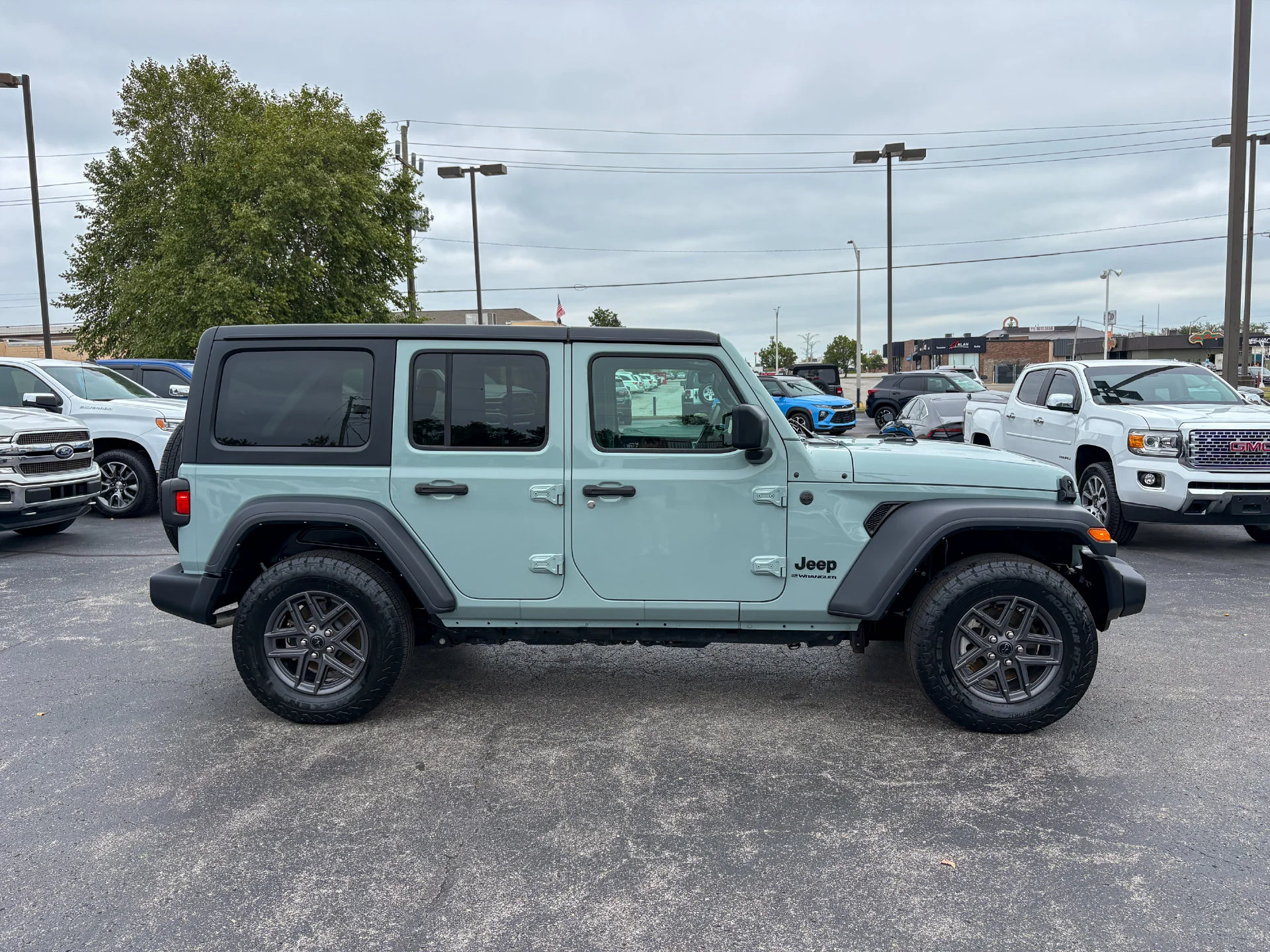 Used 2024 Gray Jeep Sport S image 13