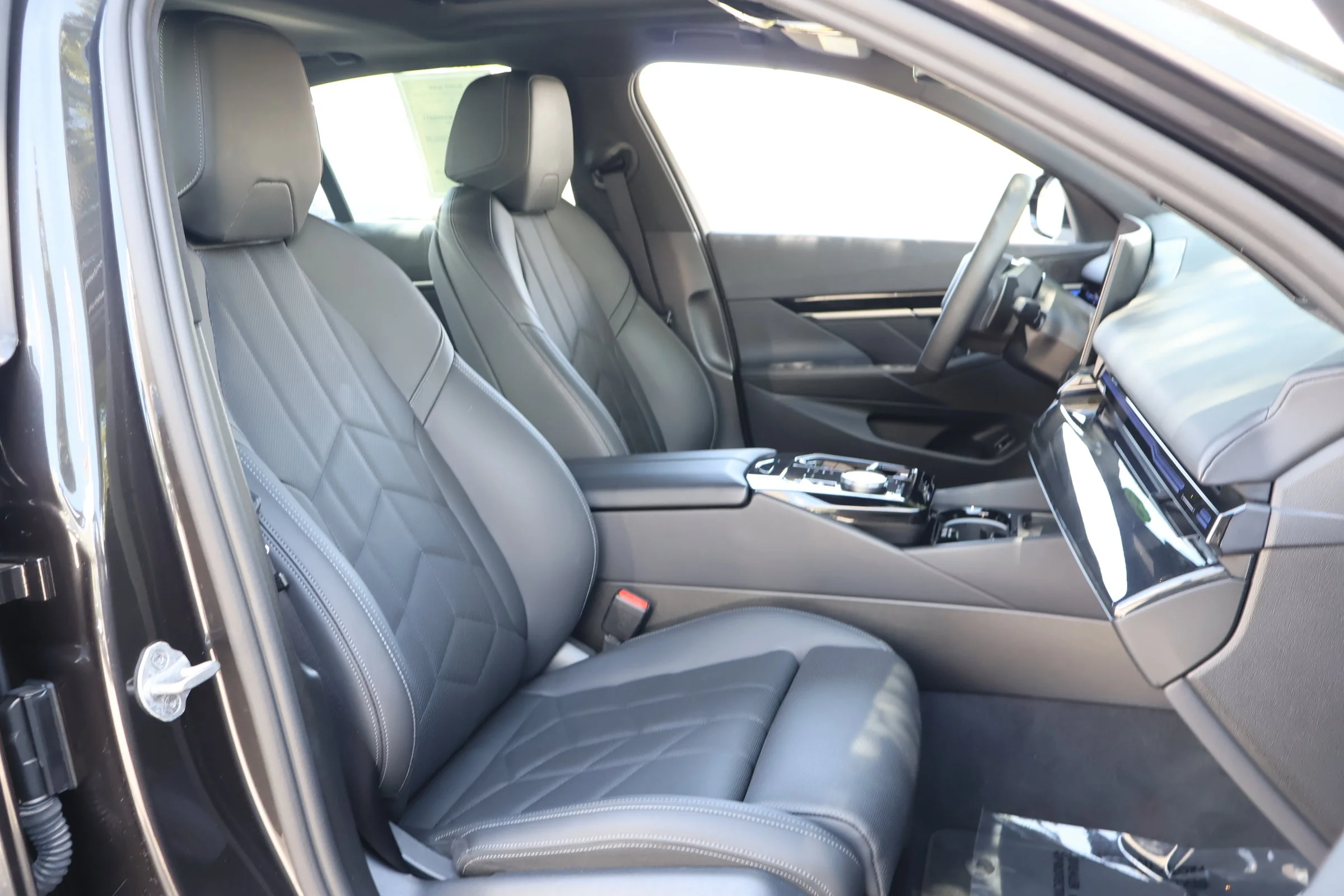 Used 2025 Dark Graphite Metallic BMW 530i image 21