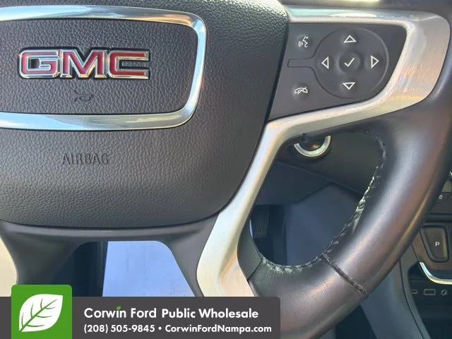 Used 2021 Summit White GMC  image 19