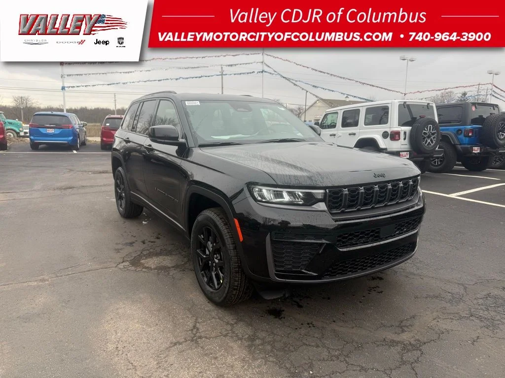 New 2026 Diamond Black Crystal Pearl-Coat Exterior Paint Jeep Altitude image 1
