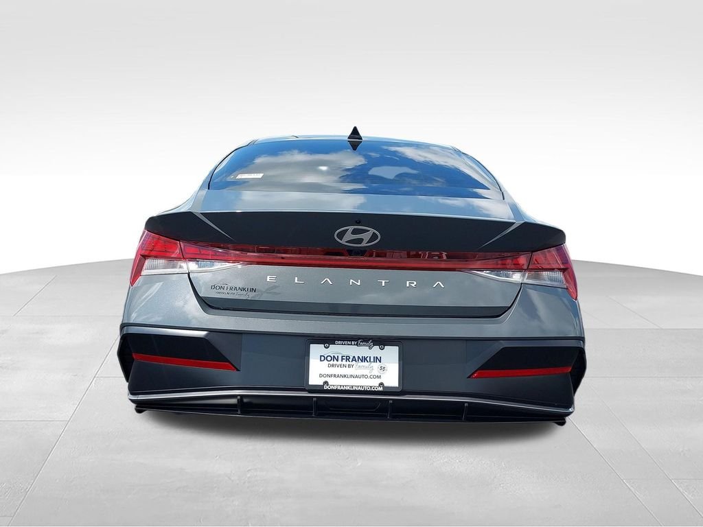 Used 2024 Gray Hyundai SEL image 4