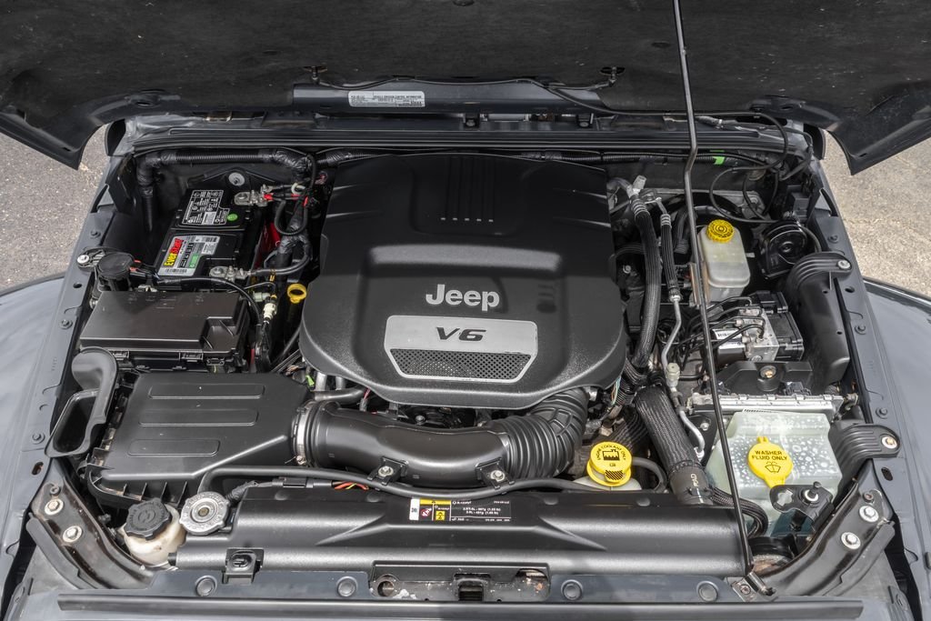 Used 2017 Black Jeep Unlimited Sahara image 35