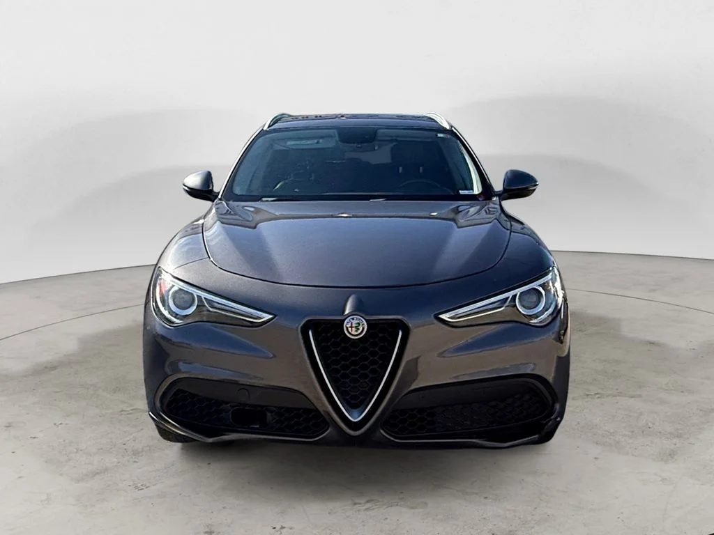 Used 2018 Gray Alfa Romeo Base image 7