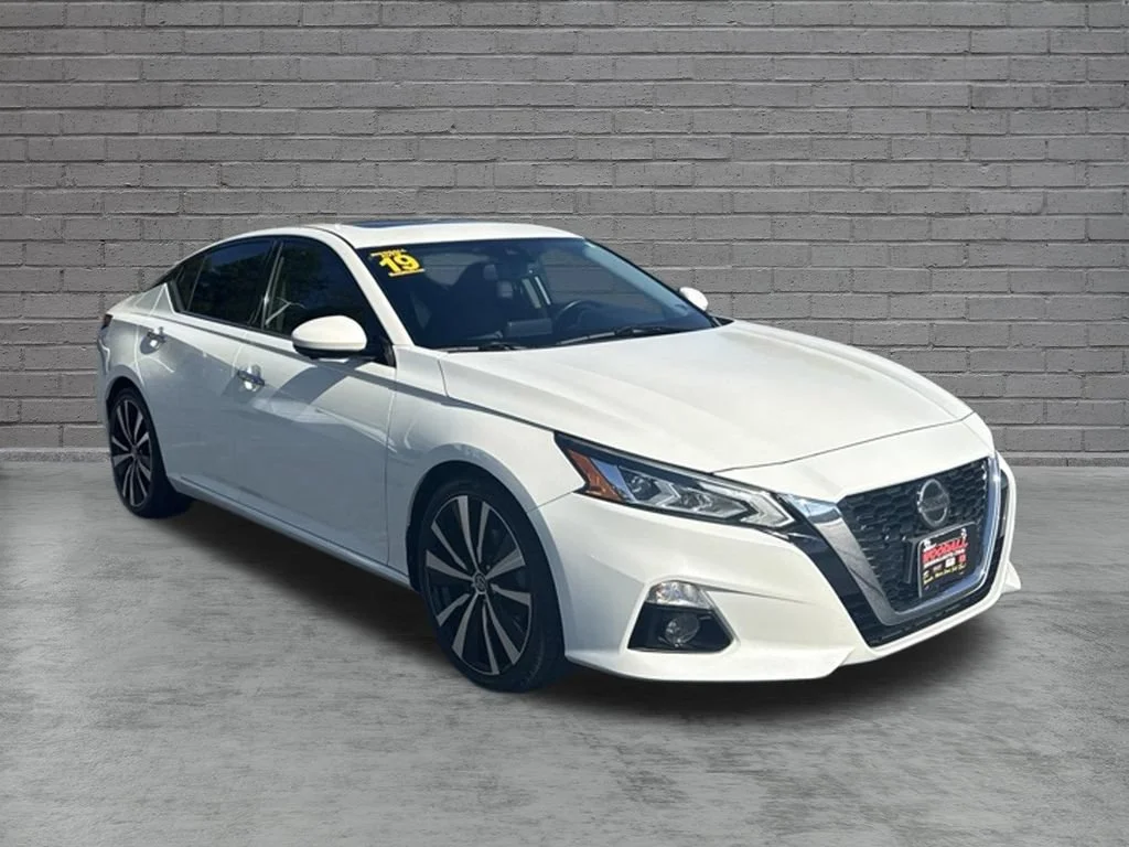 Used 2019 Pearl White Tricoat Nissan 2.5 Platinum image 1