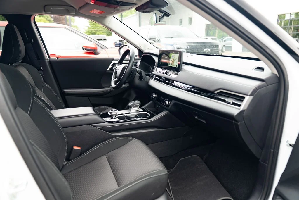 Used 2025 White Mitsubishi ES image 24