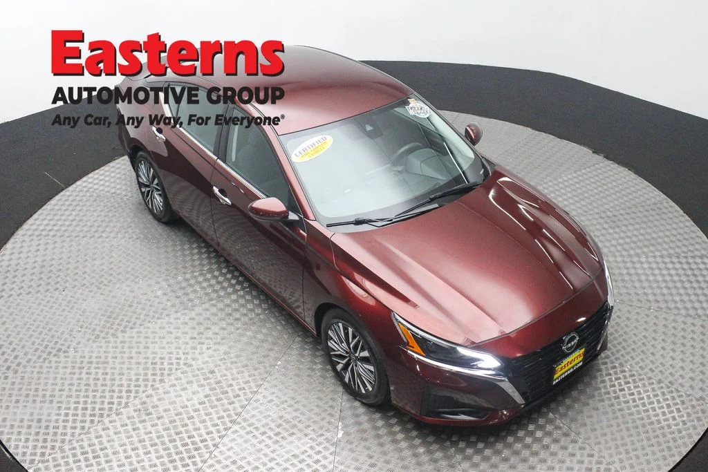 Used 2023 Red Nissan 2.5 SV image 3
