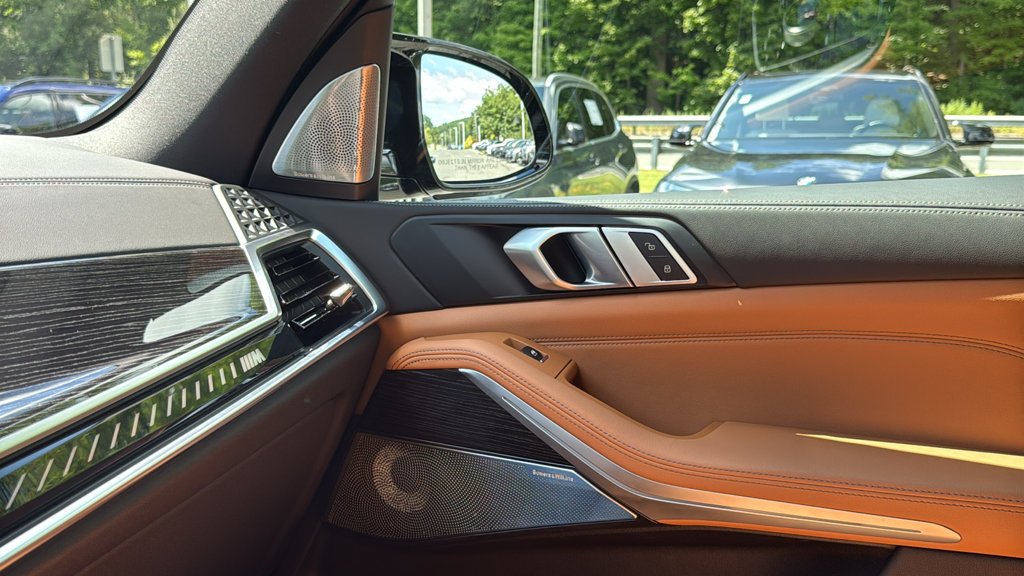 Used 2026 Black Sapphire Metallic BMW M60i image 19
