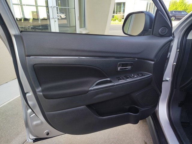 Used 2025 Silver Mitsubishi 2.0 ES image 9