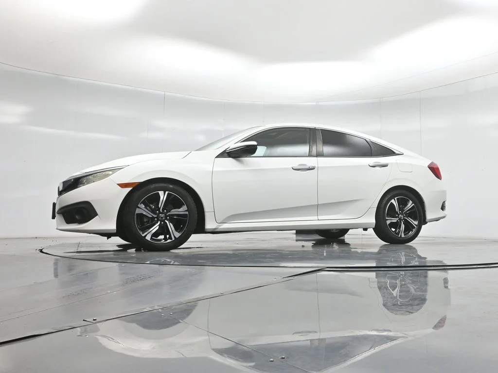 Used 2016 White Honda Touring image 6