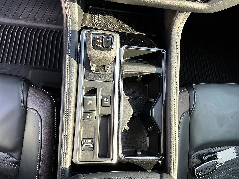 Used 2025 Gun Metallic Nissan Platinum image 21