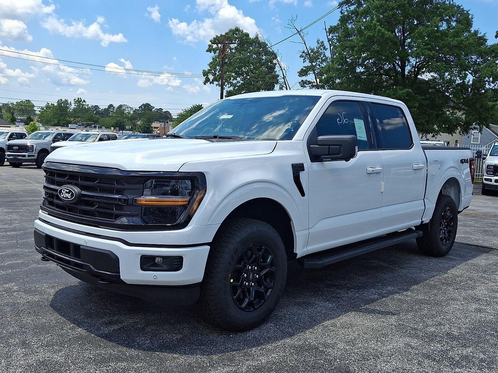 New 2026 Oxford White Ford XLT image 2