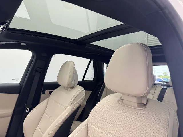 New 2026 Polar White Mercedes-Benz GLC 300 image 5