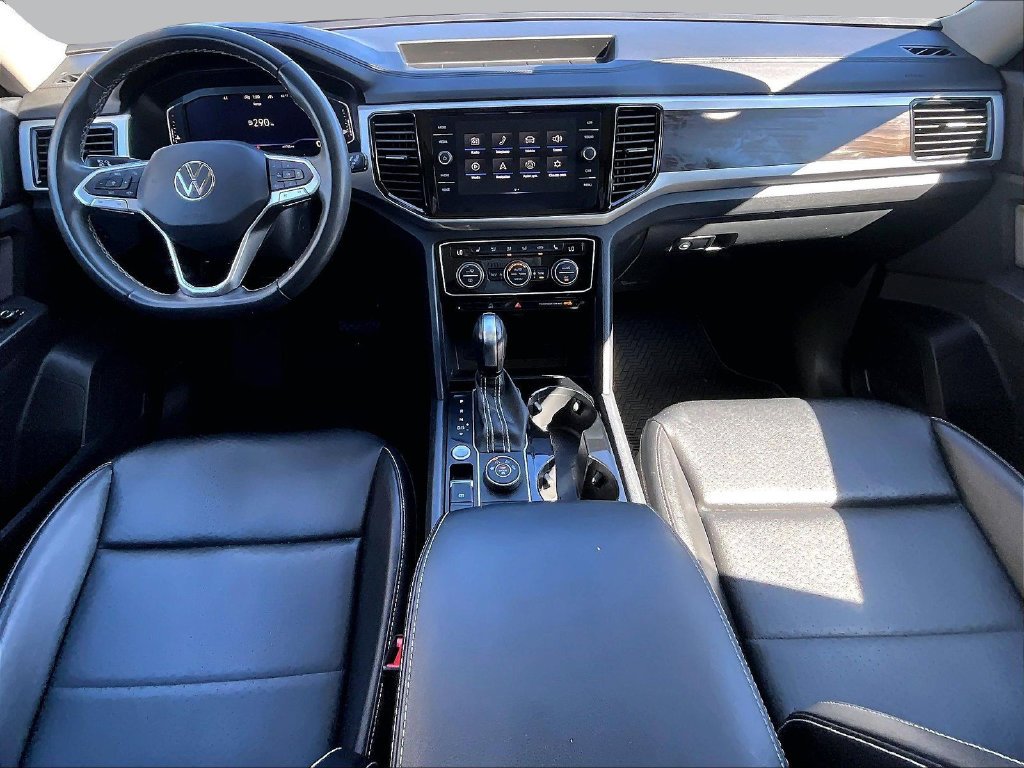 Used 2022 Black Volkswagen 3.6L V6 SE w/Technology image 22
