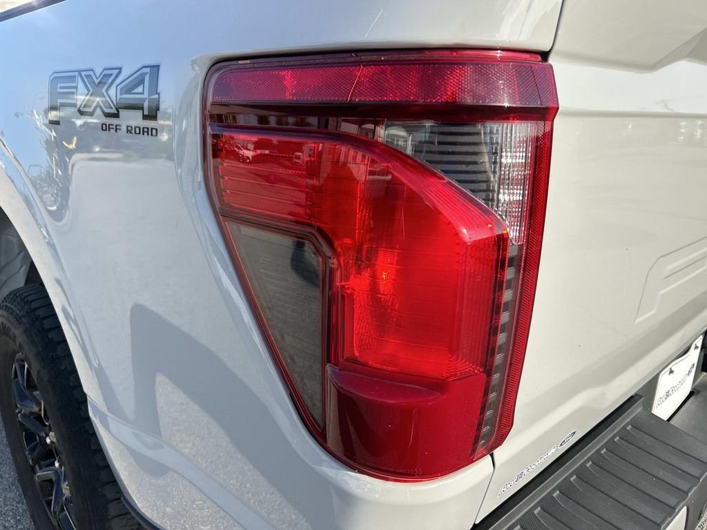 Certified Used 2024 Avalanche Ford XLT image 11