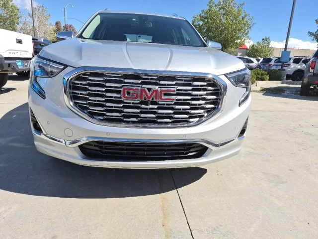 Used 2018 Silver GMC Denali image 5