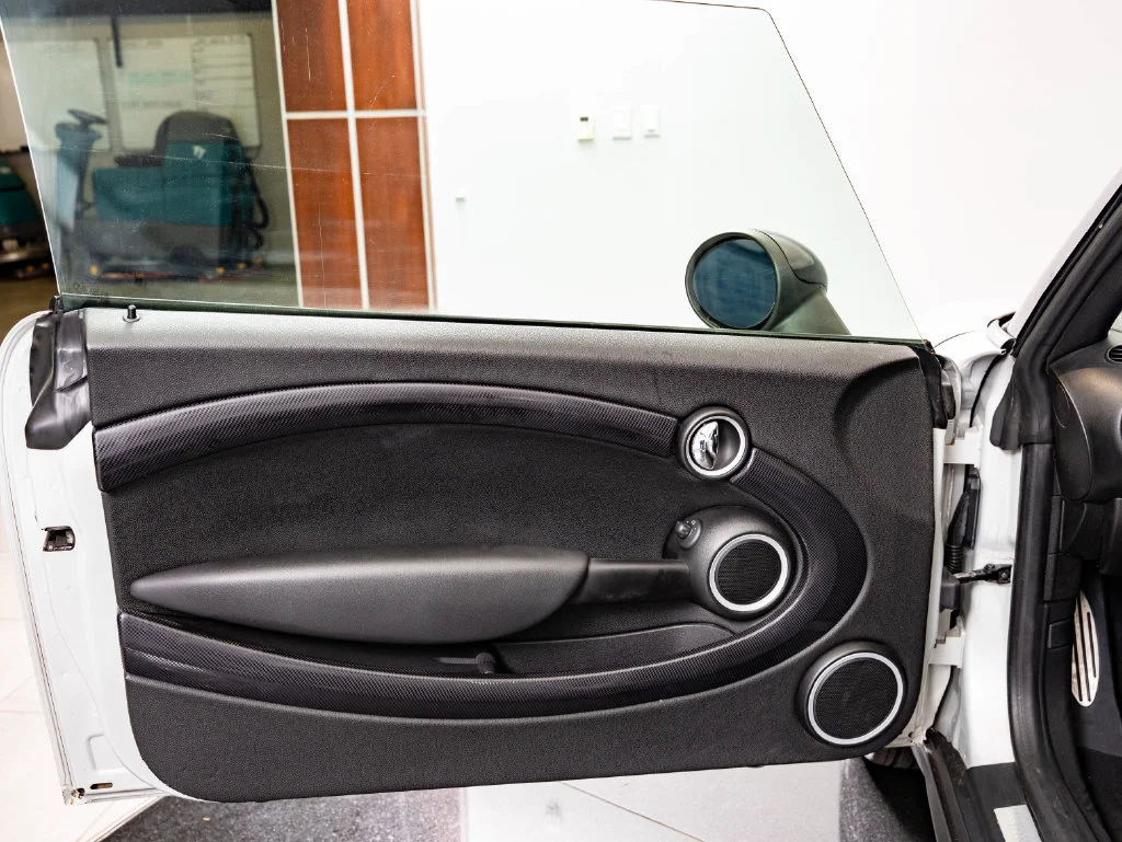Used 2014 White Silver MINI  image 23