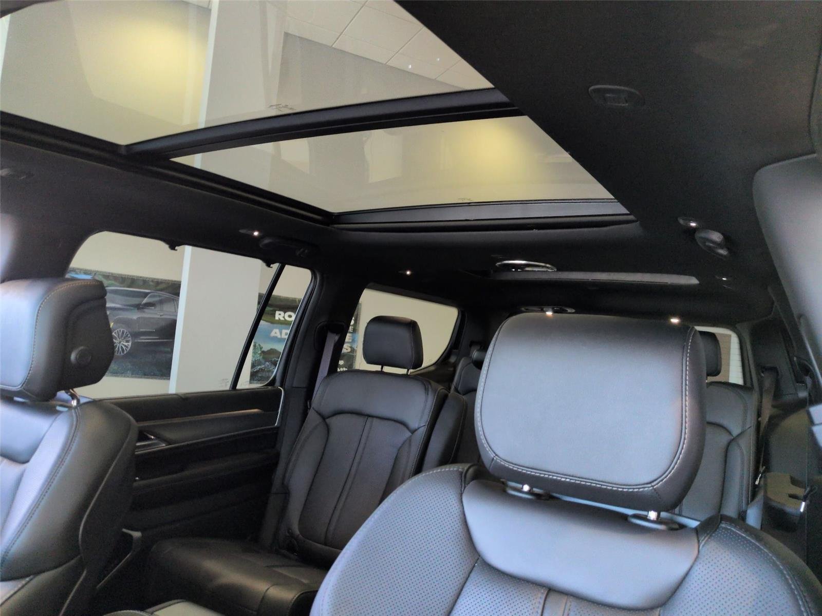 New 2026 Fathom Blue Pearlcoat Jeep Limited Reserve image 31