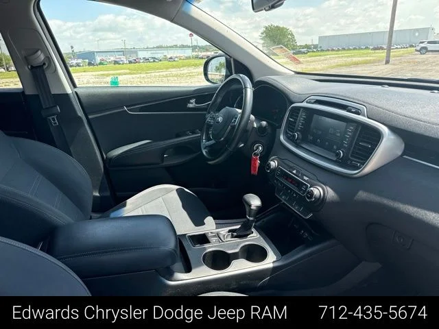 Used 2019 Purple Kia LX image 31