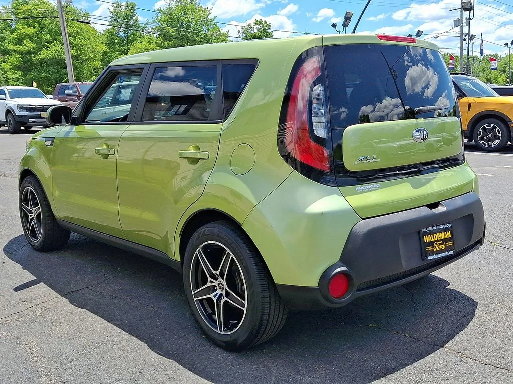 Used 2014 Green Kia Base image 4