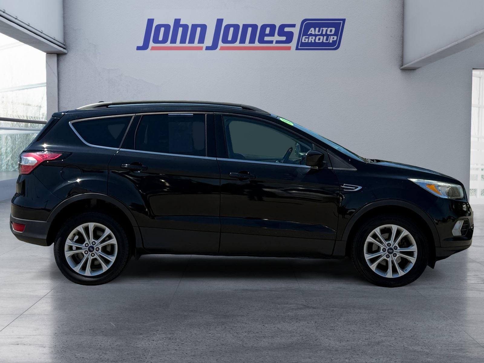 Used 2018 Shadow Black Ford SE image 6