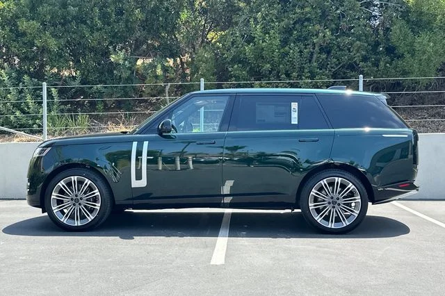 New 2026 British Racing Green Land Rover Autobiography image 2