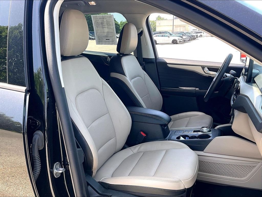 Used 2022 Agate Black Metallic Ford SEL image 10