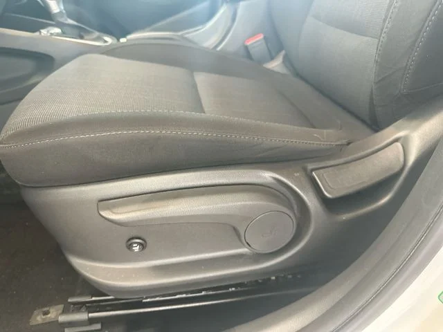 Used 2022 White Hyundai SEL image 16