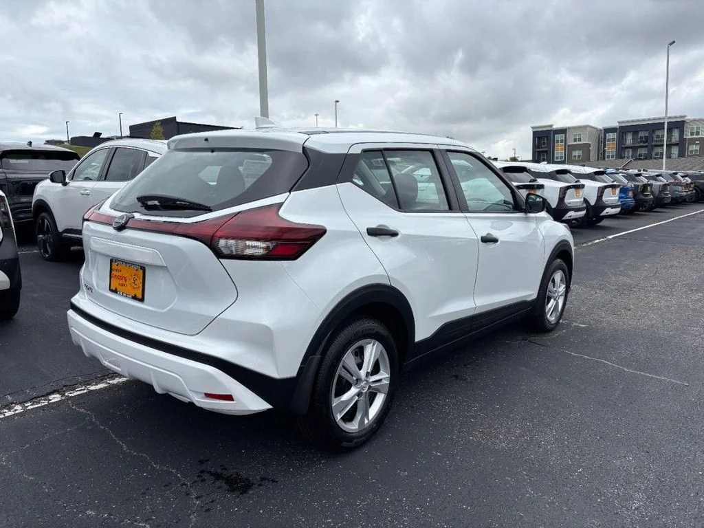 2025 Nissan KICKS PLAY Base - Photo 3