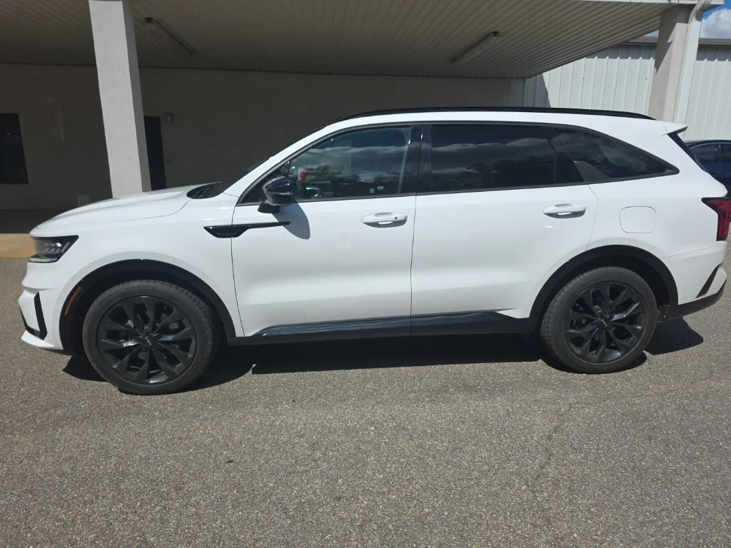 Used 2023 White Kia SX image 2