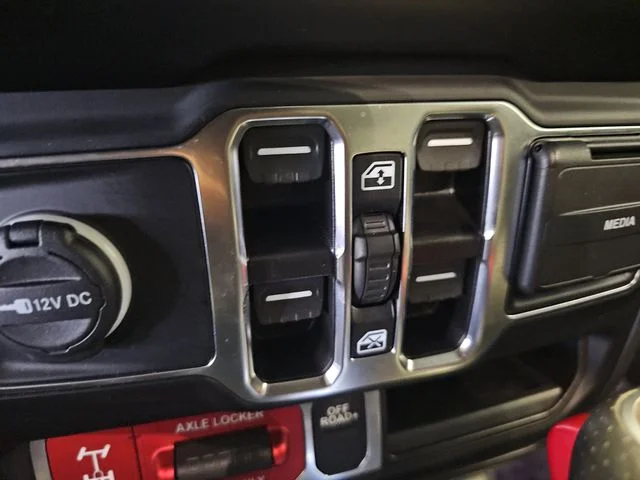 Used 2022 Black Jeep Mojave image 28