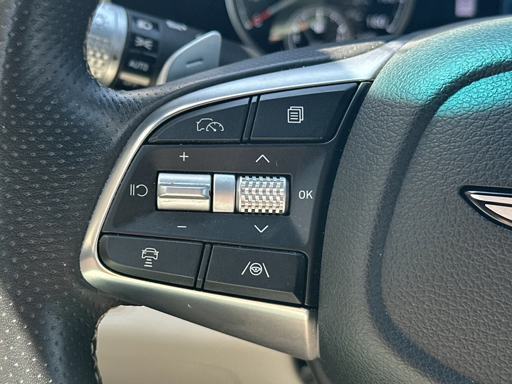 Used 2025  Genesis 2.5T image 16