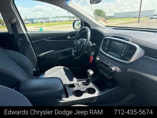 Used 2019 Purple Kia LX image 31