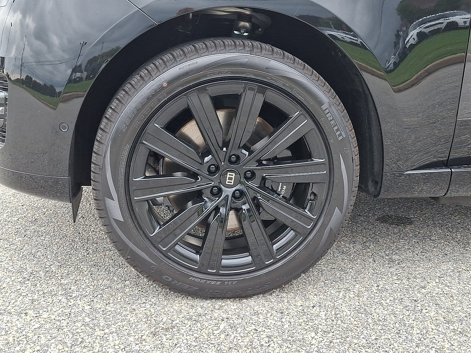 New 2027 Santorini Black LAND ROVER  image 2