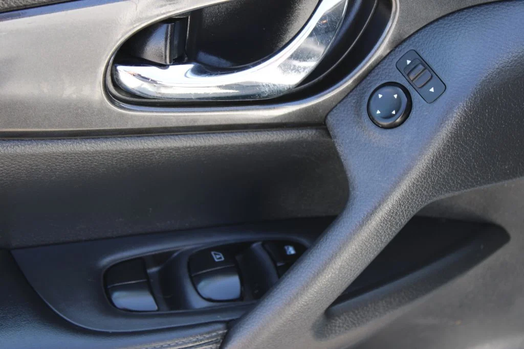 Used 2019 White Nissan SV image 28