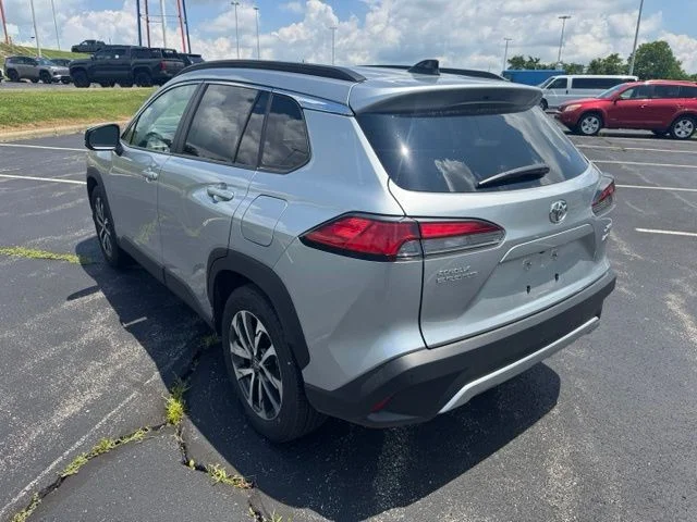Used 2025 Silver Toyota XLE image 5