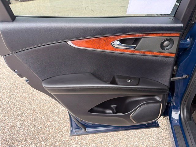 Used 2019 Blue Lincoln Reserve image 14