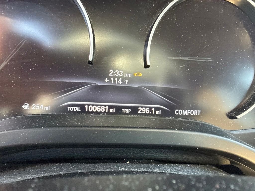 Used 2020 Blue Metallic BMW sDrive30i image 9