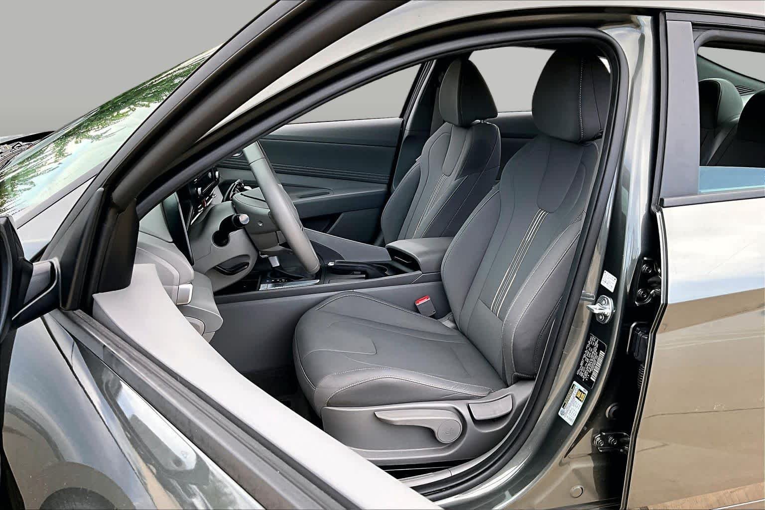 Used 2025 Amazon Gray Hyundai SEL Sport image 8