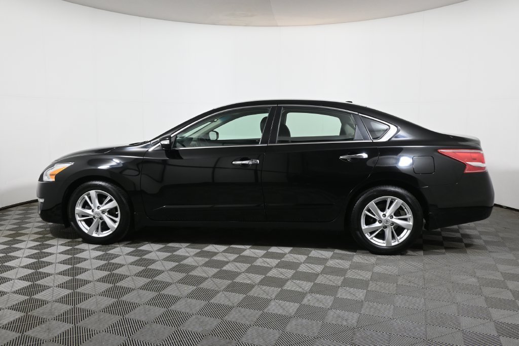 Used 2013 Nissan Altima Sedan SL with VIN 1N4AL3AP8DN560615 for sale in Warwick, RI