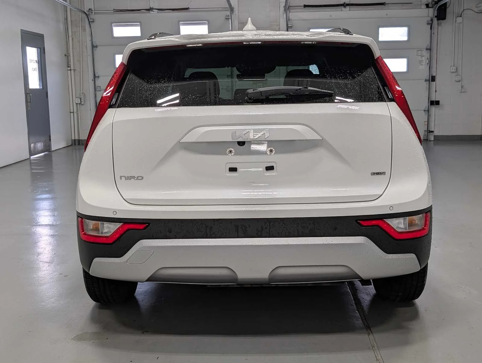 Used 2024 Snow White Pearl Kia EX image 9
