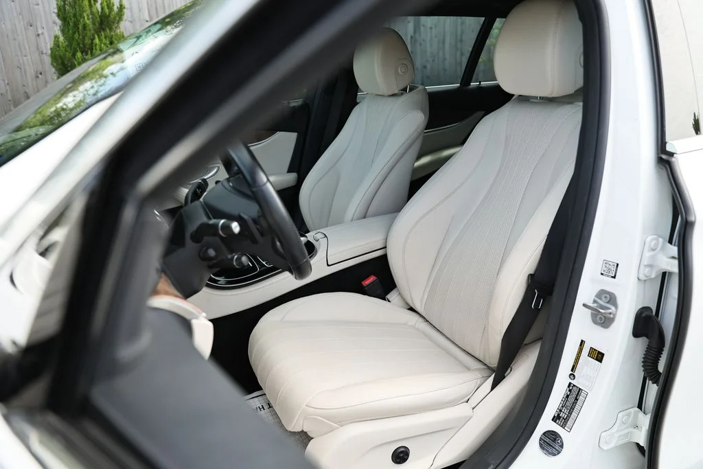Used 2017 designo Diamond White Metallic Mercedes-Benz E 400 image 21