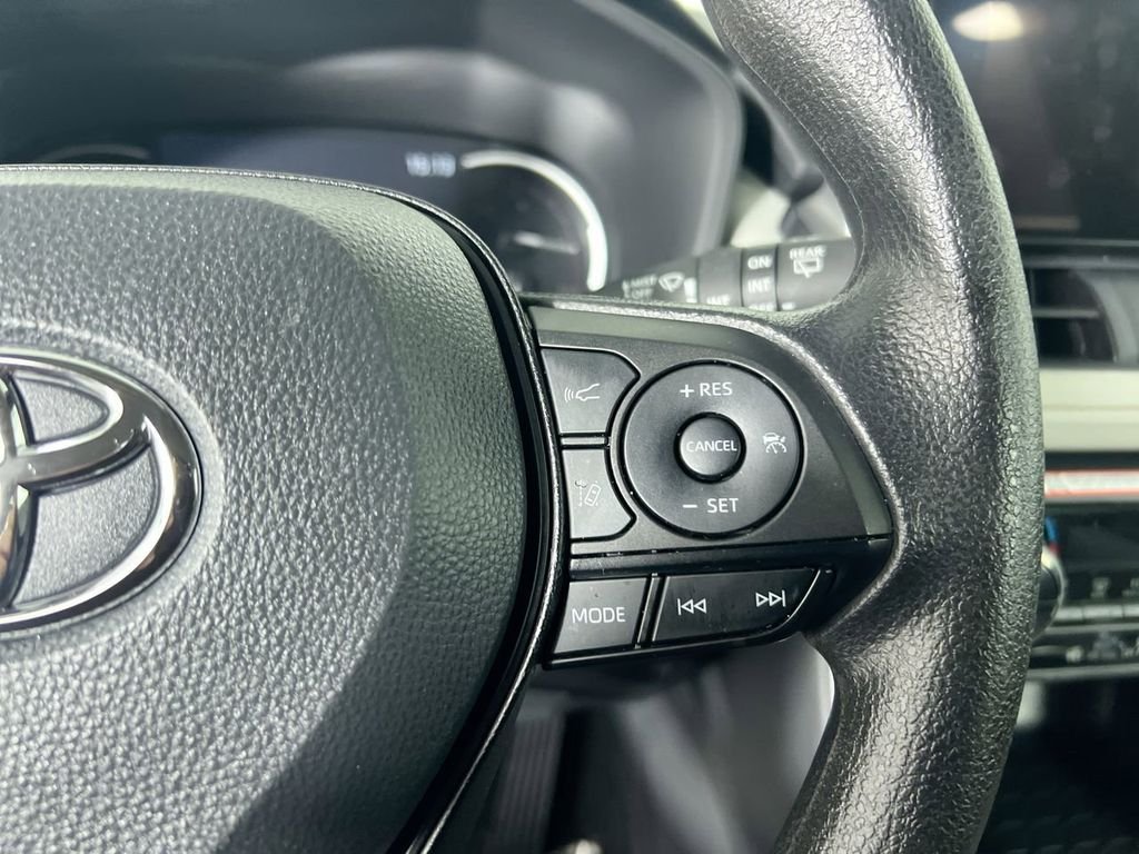 Used 2025 White Toyota XLE image 17