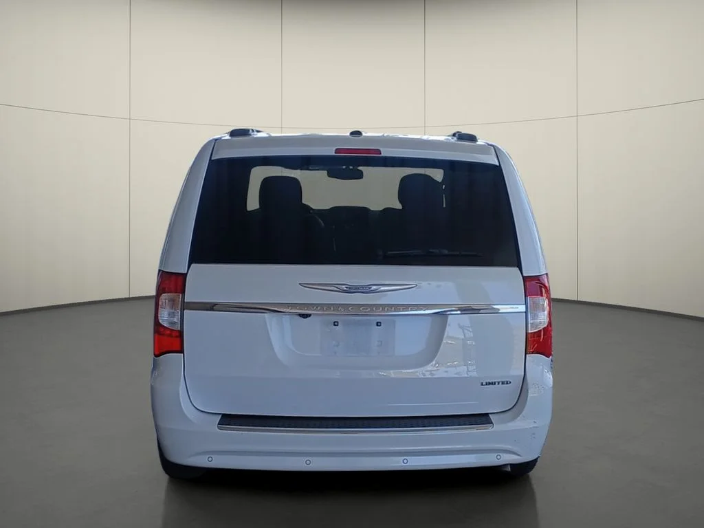 Used 2016 White Chrysler Limited image 6